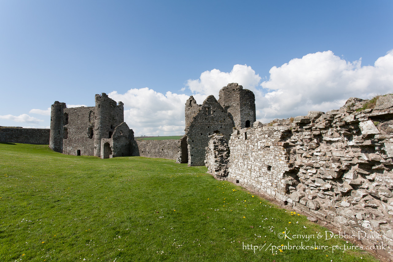 Llansteffan Castle (OS: SN 351 101)