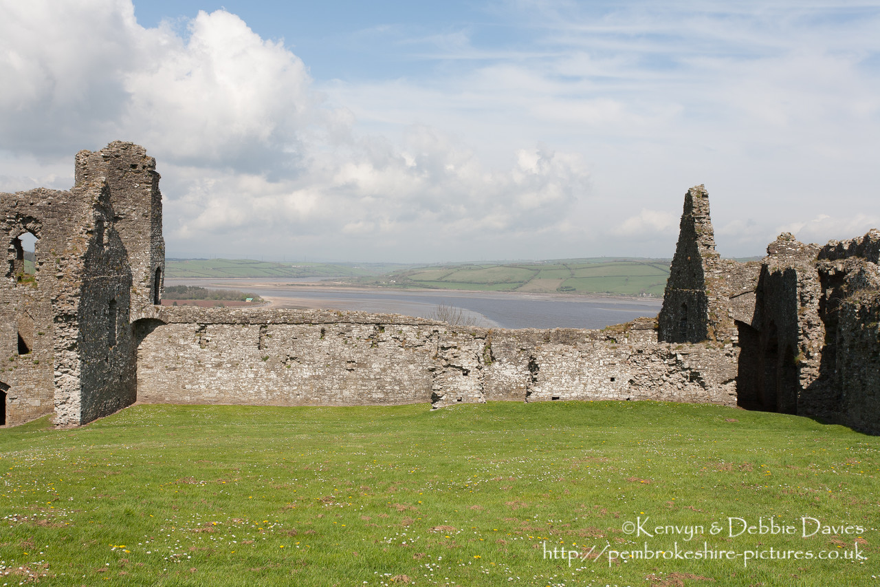 Llansteffan Castle (OS: SN 351 101)