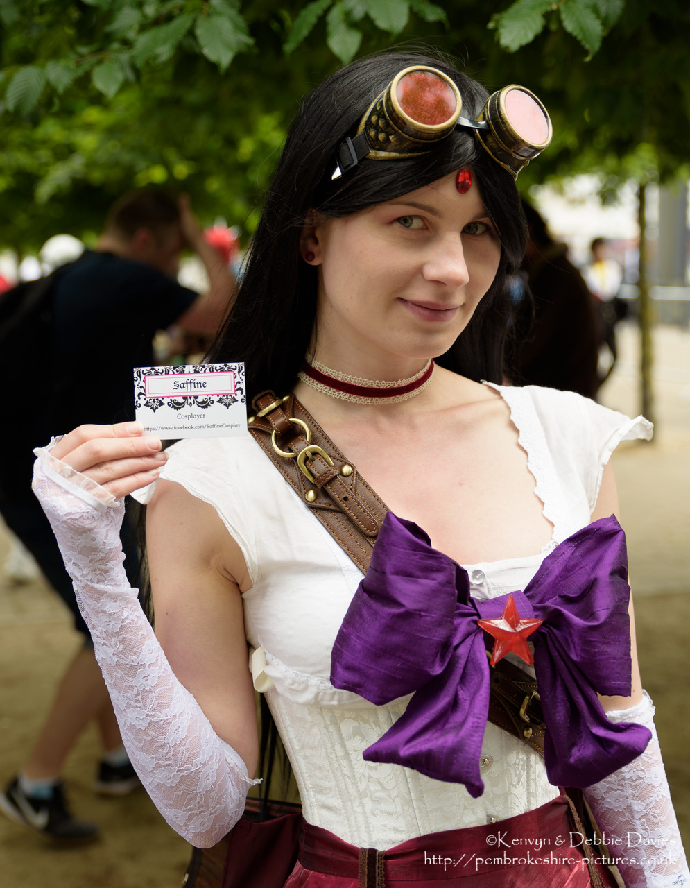 Saffine's Facebook page: https://www.facebook.com/SaffineCosplay<br/><br/>Saffine's blog: http://saffinecosplay.com