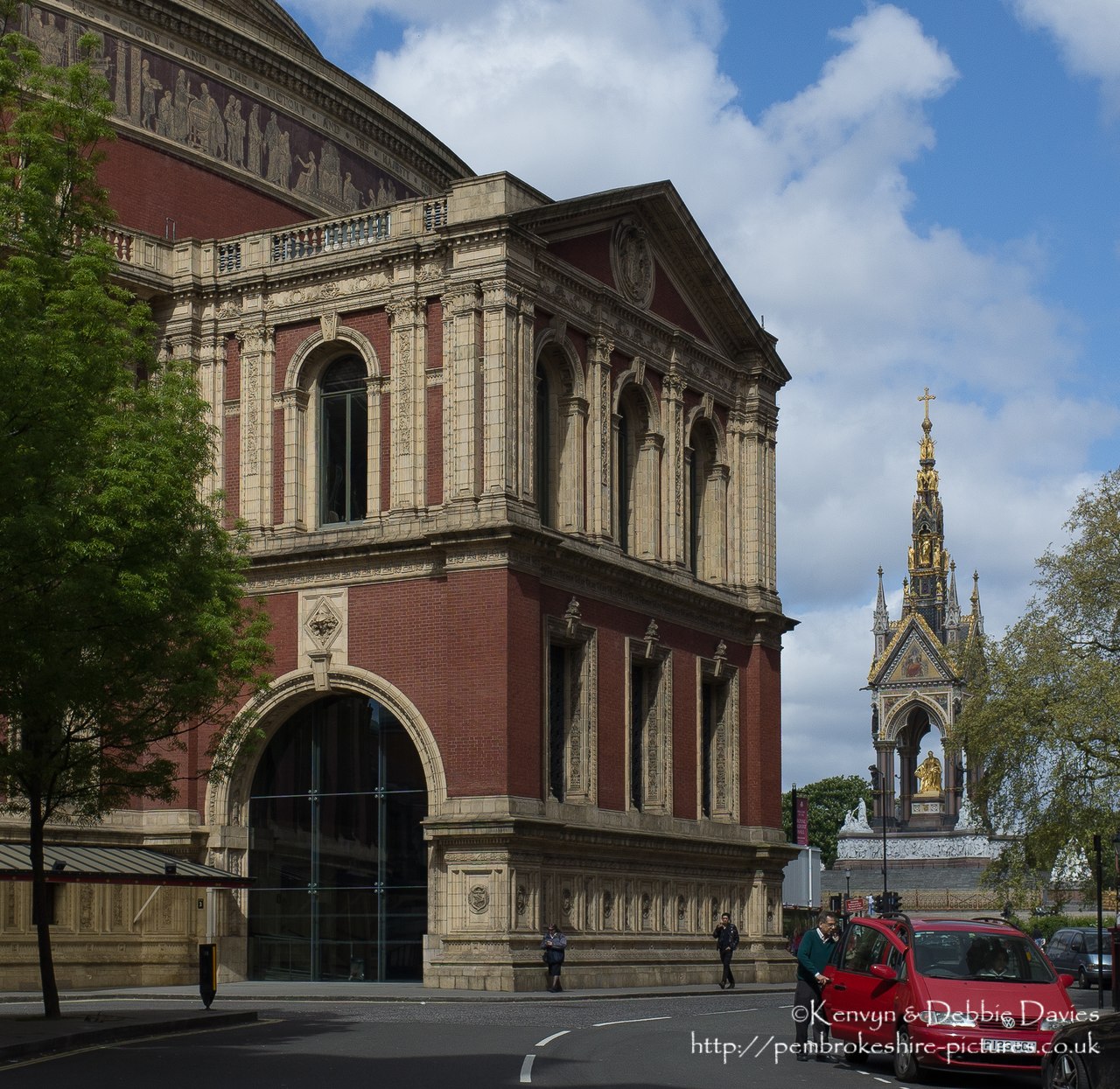 The Hall is a Grade I Listed building; and has been in continuous use since it was opened in March 1871. It was always conceived as a multipurpose building to host not only concerts of music but exhibitions, public meetings, scientific conversations and award ceremonies.