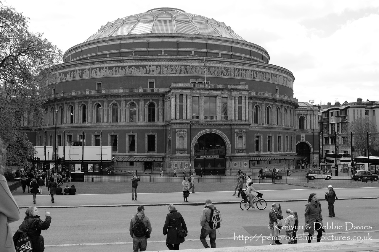 The Hall is a Grade I Listed building; and has been in continuous use since it was opened in March 1871. It was always conceived as a multipurpose building to host not only concerts of music but exhibitions, public meetings, scientific conversations and award ceremonies.
