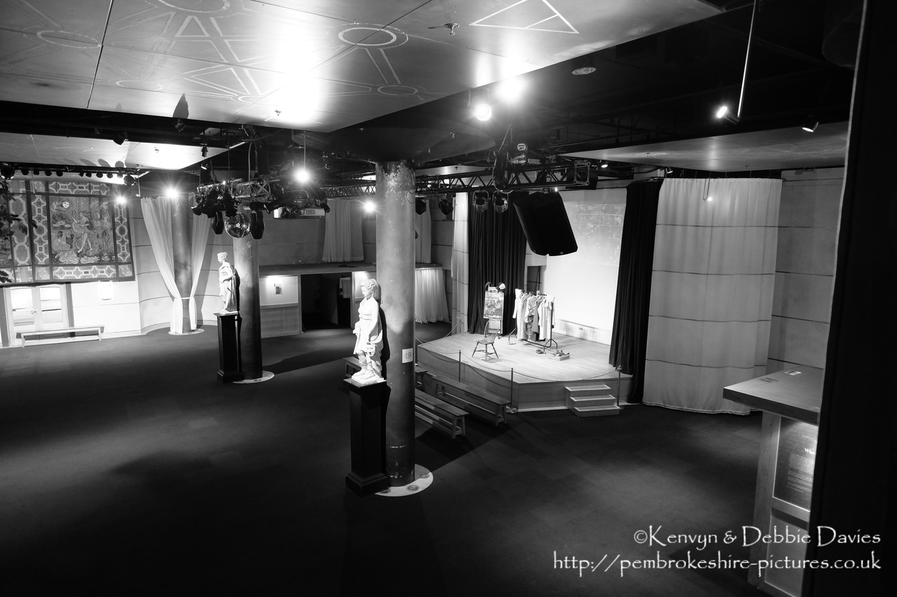 Opened in 1997, Shakespeare's Globe is a reconstruction of the original Glove Theatre built in 1599.