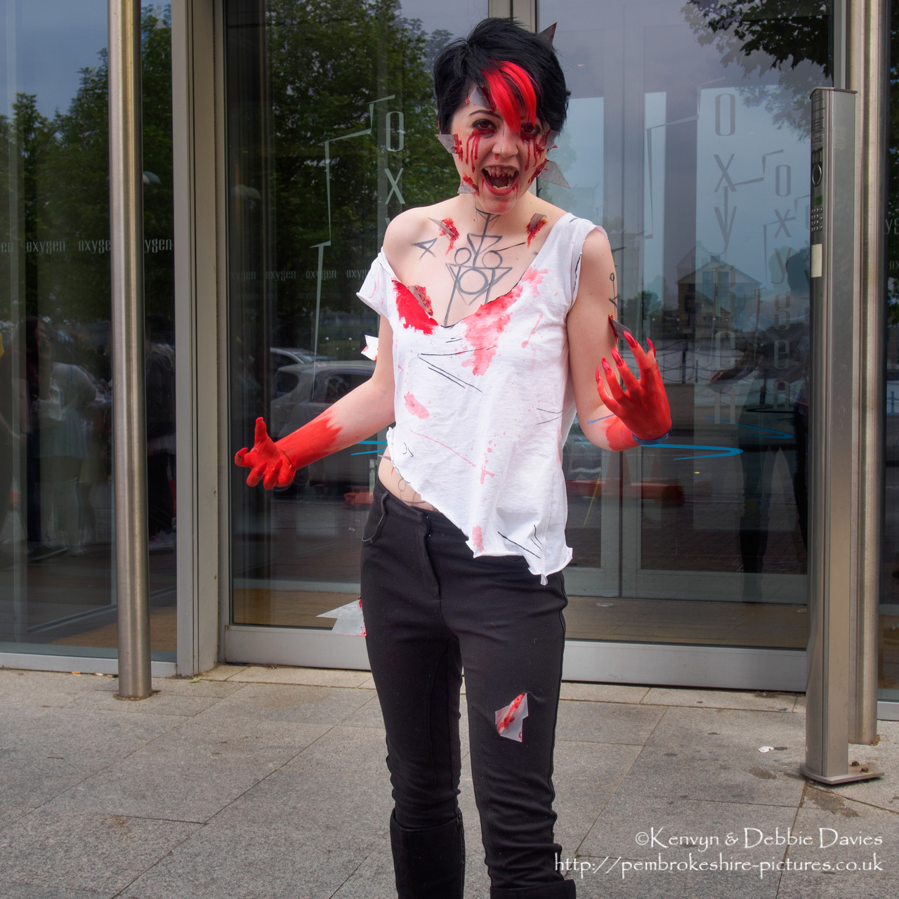 If you can identify the character (or if you are the character) then please email me at <a href="mailto:webmaster@pembrokeshire-pictures.co.uk">webmaster@pembrokeshire-pictures.co.uk</a>.