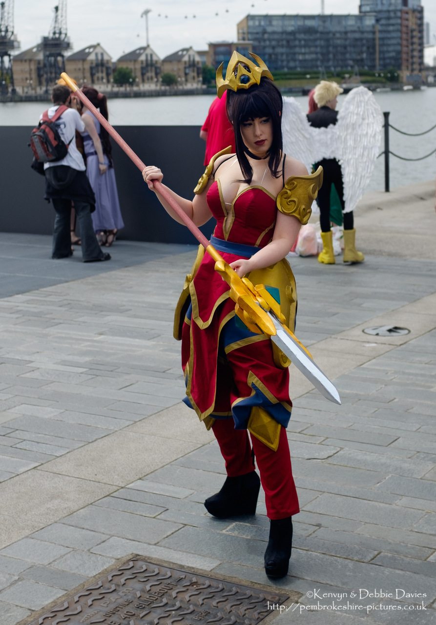 If you can identify the character then please email me at <a href="mailto:webmaster@pembrokeshire-pictures.co.uk">webmaster@pembrokeshire-pictures.co.uk</a>.