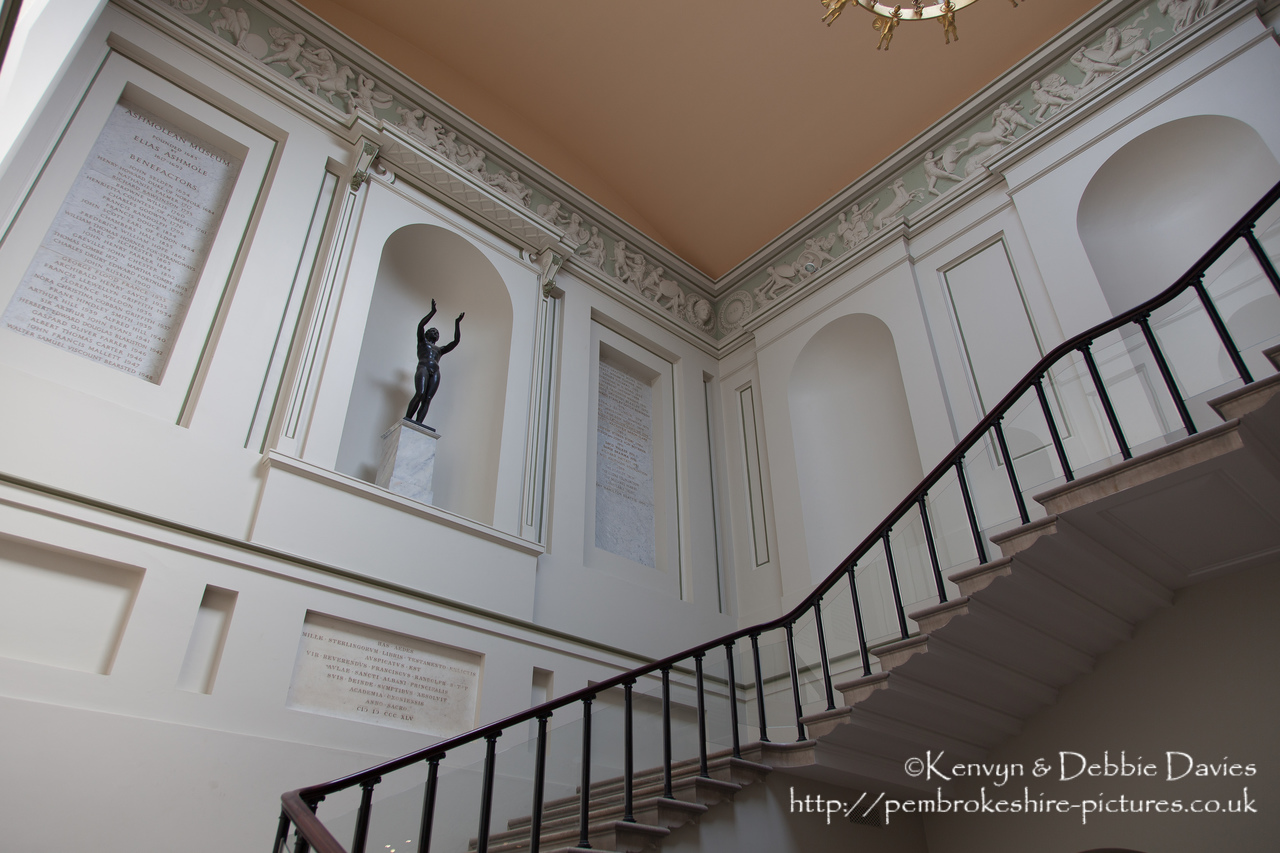 Built in 1678?1683, The Ashmolean Museum of Art and Archaeology in Oxford is the oldest university museum in the world.