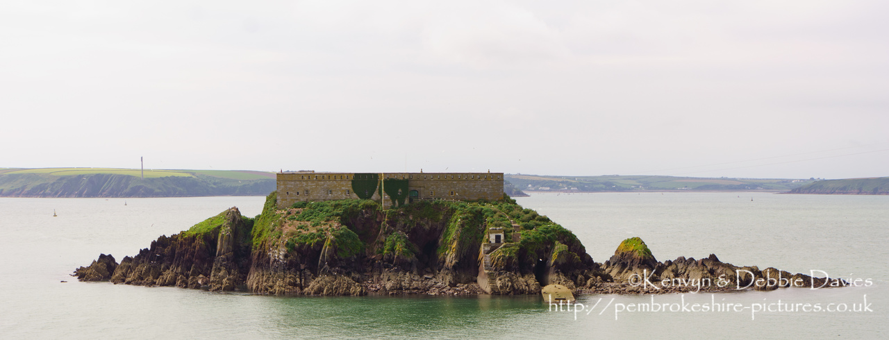 Built in 1854 to help defend against invasion by the French, the fort sits on a 2-acre island just off the coast of Angle and is one of twelve buit around the ports of Milford Haven and Pembroke Dock.