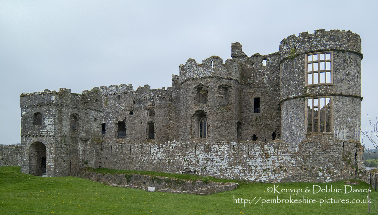 The present structure of Carew Castle was built by Sir Nicholas de Carew in the 13th Century. The last tournament of knights in Wales was held here by Sir Rhys ap Thomas in 1507, with over 600 knights attending. After changing hands several times it reverted to the de Carews and was finally abandoned in 1686.