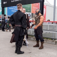 Bane chatting to a couple of Jedi Knights and Comic Con London